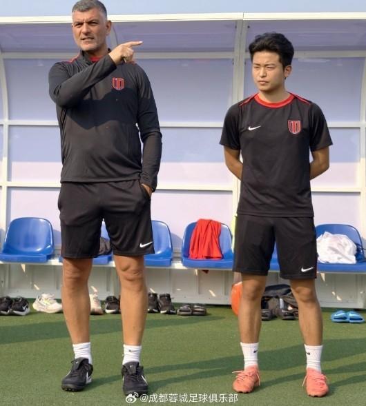 移动体育平台-成都队已抵达阿布扎比进行冬训，期间预计将开展4-5场训练赛