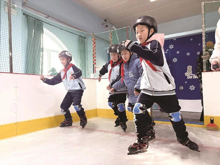 Kaiyun Sports-人民小学第一届“岁华杯”滑冰比赛燃情开幕|邯郸晚报|邯郸市|河北省|速滑|校园_新浪体育_新浪新闻